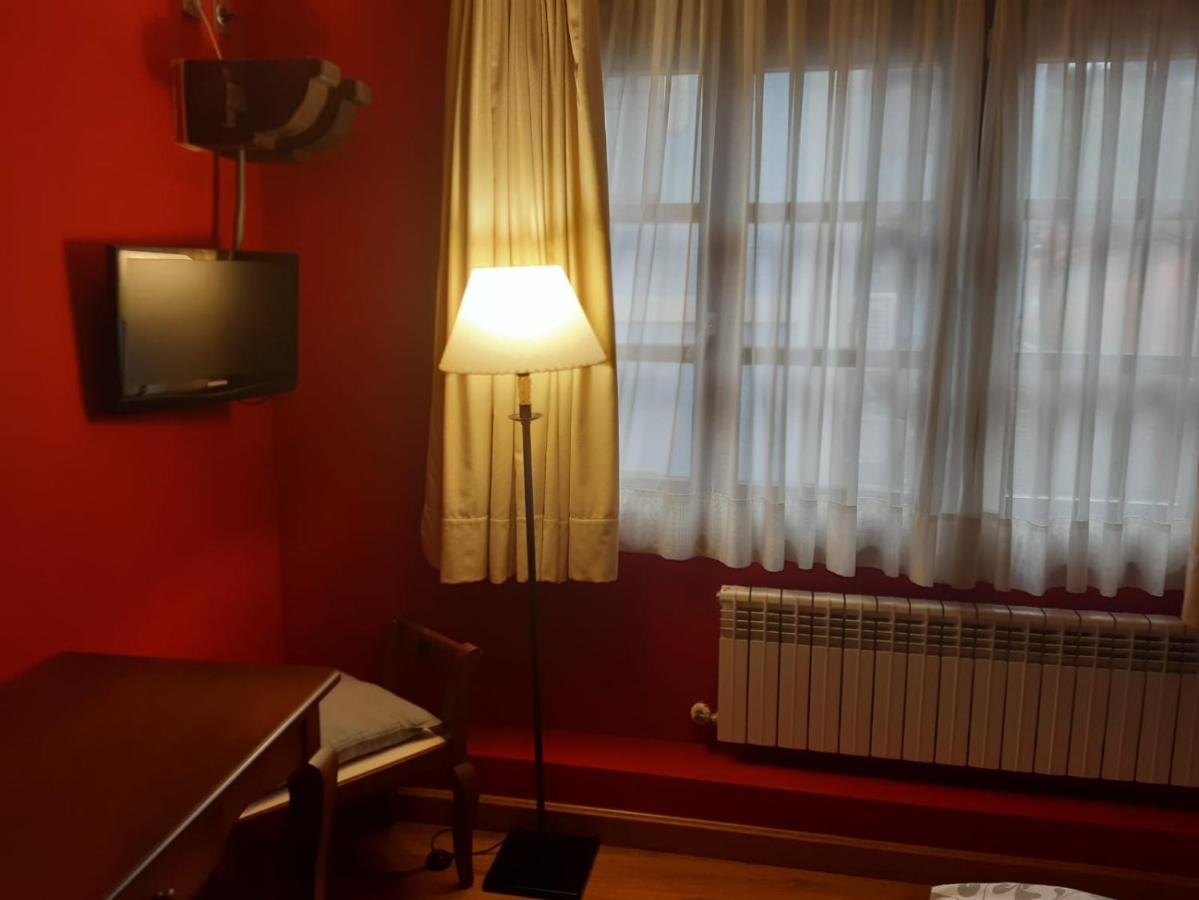 פרואזה Hotel La Plaza מראה חיצוני תמונה