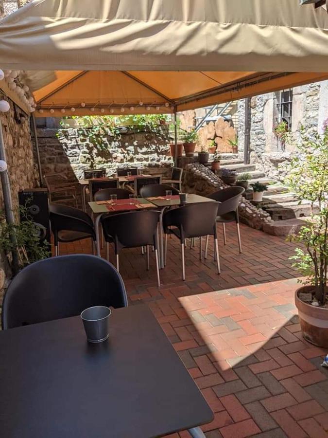 פרואזה Hotel La Plaza מראה חיצוני תמונה